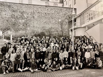 Gruppenfoto des Abijahrgangs 1996